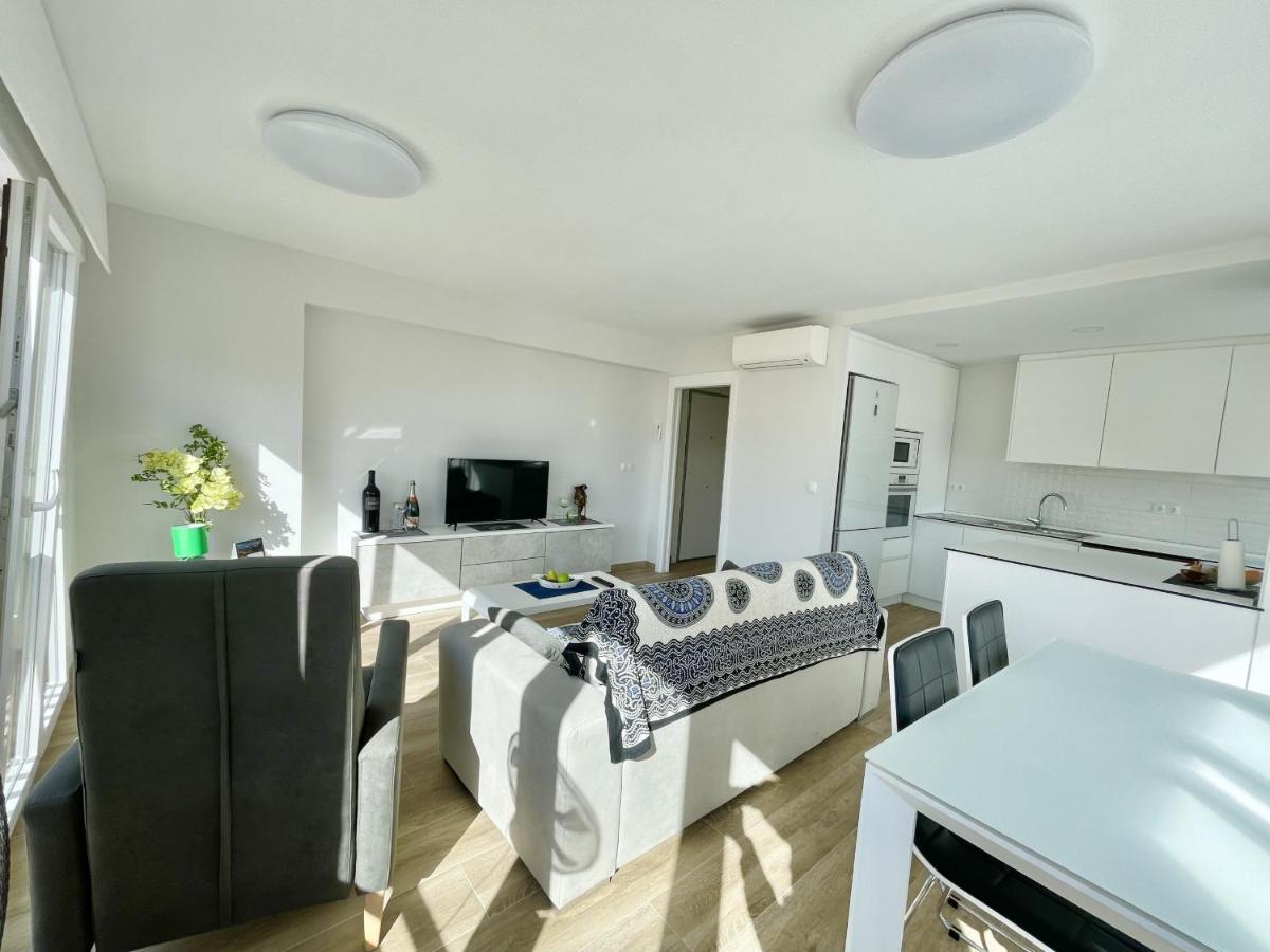 Luxury Center Apartment Benidorm Bagian luar foto